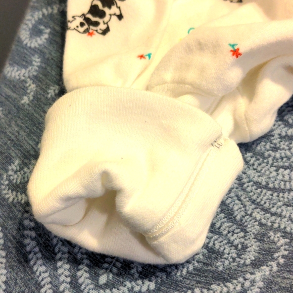 🤗 Jammies or Outfit 🤗 - Picture 5 of 11